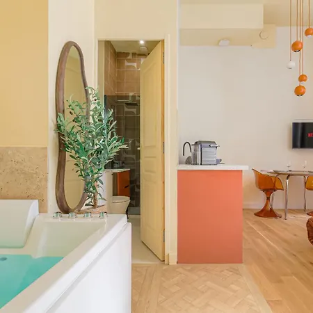 Romantic And Quirky Suite With Spa Bath * Lyon