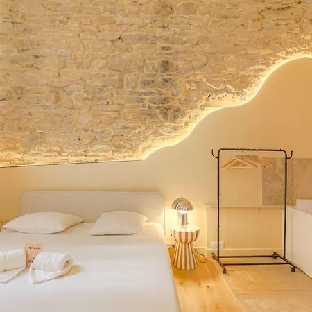 Romantic And Quirky Suite With Spa Bath