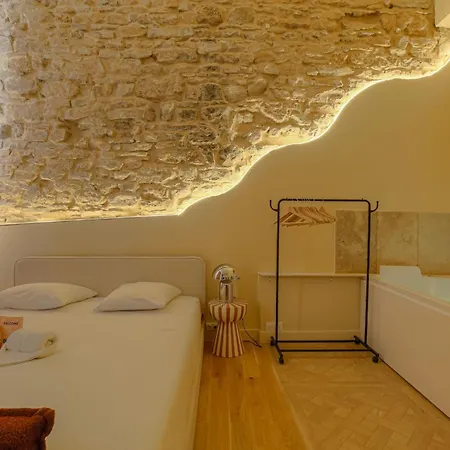 Romantic And Quirky Suite With Spa Bath Appartement *